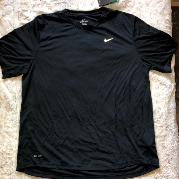 SOLD ON MERC-Men’s Nike Dri-FIT s/s - Picture 5 of 5